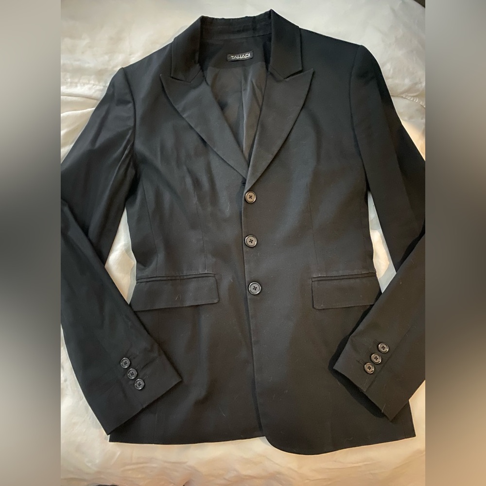 Tahari blazer size 2